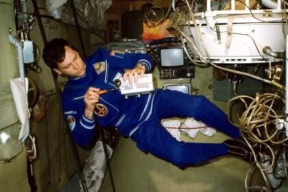 Eveniment: Academia Română comemoră 45 de ani de la primul zbor cosmic al unui român.