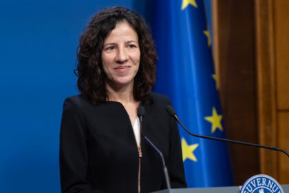 Roxana Mînzatu, vicepreședinte executiv al CE: „Privarea de locuință, hrană și educație slăbește societățile”