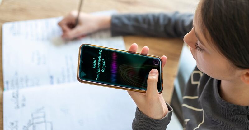 Senatul a aprobat legea interzicerii telefoanelor mobile în licee.