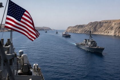 Donald Trump suspendă escortarea navelor în Strâmtoarea Hormuz, după progrese în negocierile cu Iranul.