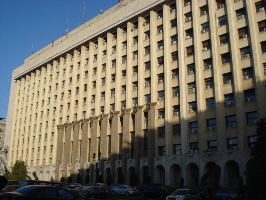 Liftul s-a prăbușit la Ministerul Transporturilor: Cinci persoane rănite, duse la spital.