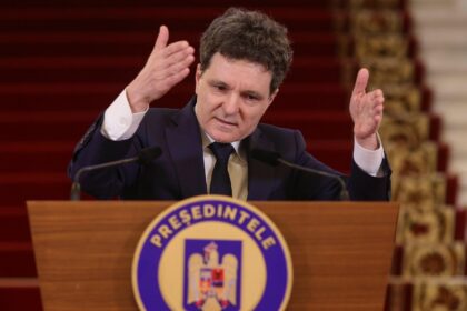 Nicușor Dan, după moțiune: "Consultările vor duce la un guvern pro-occidental"