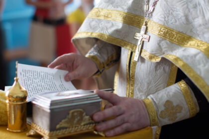 sfintii constantin si elena 2026 ce traditii respecta romanii pe 21 mai programul hramului istoric de la catedrala patriarhala 6a0e8a9ae057c