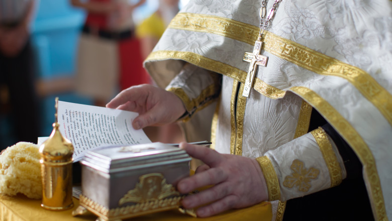 sfintii constantin si elena 2026 ce traditii respecta romanii pe 21 mai programul hramului istoric de la catedrala patriarhala 6a0e8a9ae057c