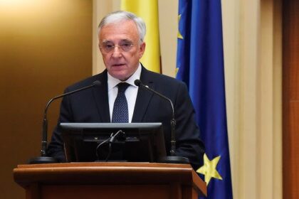 Mugur Isarescu