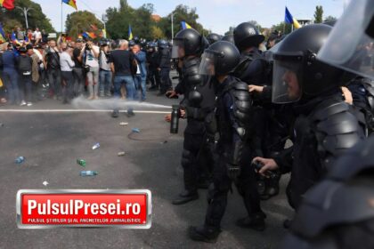 noi violente la protestul fermierilor suveranisti infiltrati au aruncat cu sticle si pietre in jandarmi mesajele lui george simion 1102097