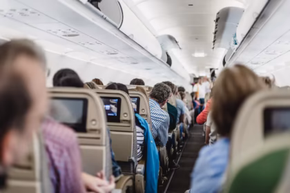 Pasageri avion.avif