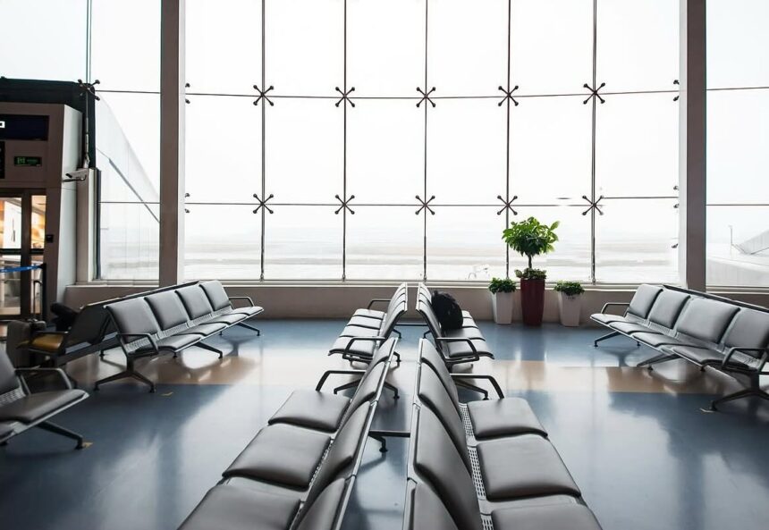 terminal aeroport zbor suspendaat foto facebook tarom
